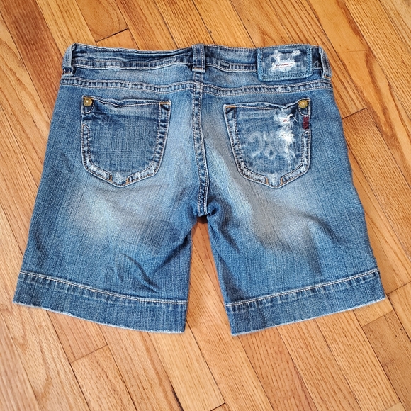 MEK Pants - MEK Women's Low Rise Denim Medium Wash Short